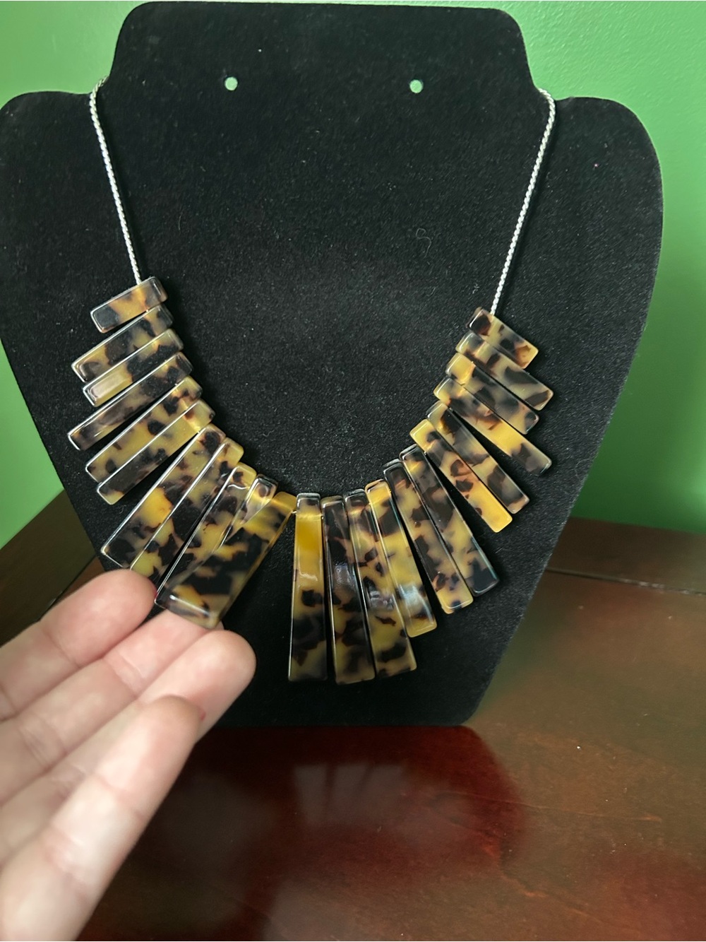 Tortoiseshell Fan Bib Necklace - Women Jewelry - Picture 2 of 4